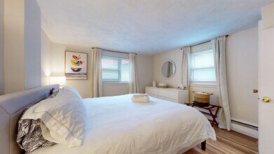 79 Chestnut St, Unit #1B in Brookline, MA - Building Photo - Building Photo