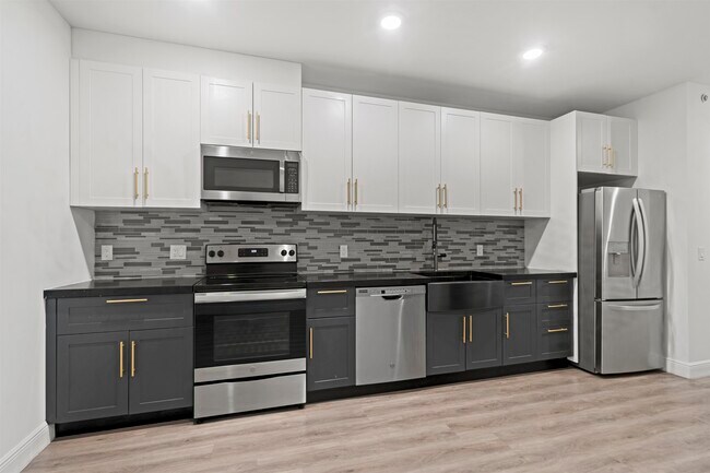 211 Baldwin Ave in Jersey City, NJ - Building Photo - Building Photo