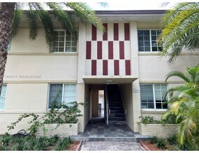 1300 Salzedo St in Coral Gables, FL - Building Photo - Building Photo