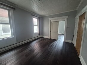 126 Main St in Newark, NJ - Building Photo - Building Photo