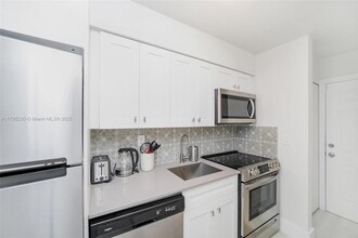 6210 SW 59th Pl in South Miami, FL - Building Photo - Building Photo