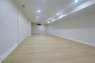 2 Lytton Blvd in Richmond Hill, ON - Building Photo - Building Photo