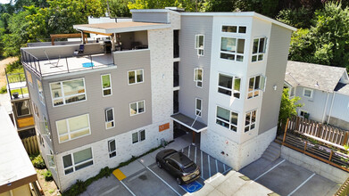 Mary Moore Apartments in Seattle, WA - Building Photo - Building Photo