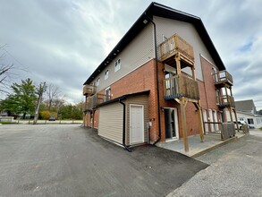 2 Tessier Dr in Penetanguishene, ON - Building Photo - Building Photo