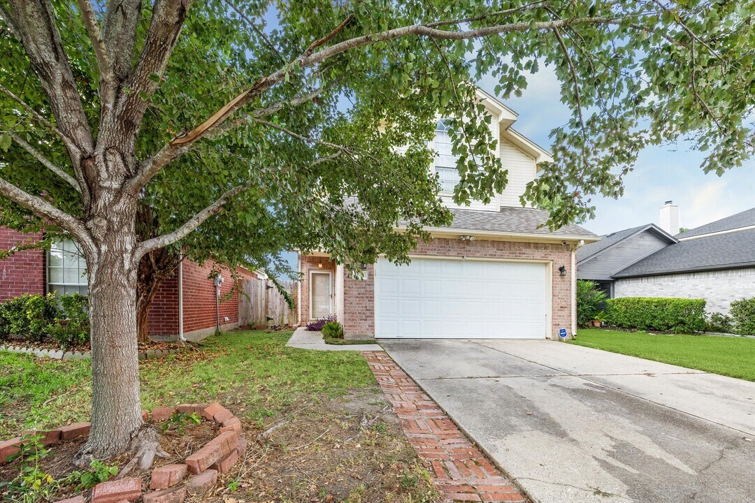 11902 Oakner Dr in Tomball, TX - Building Photo