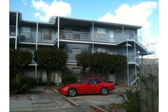 2200 Pasadena Ave in Metairie, LA - Foto de edificio - Building Photo