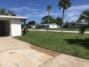 383 Cyprus Dr in Cocoa Beach, FL - Building Photo - Building Photo
