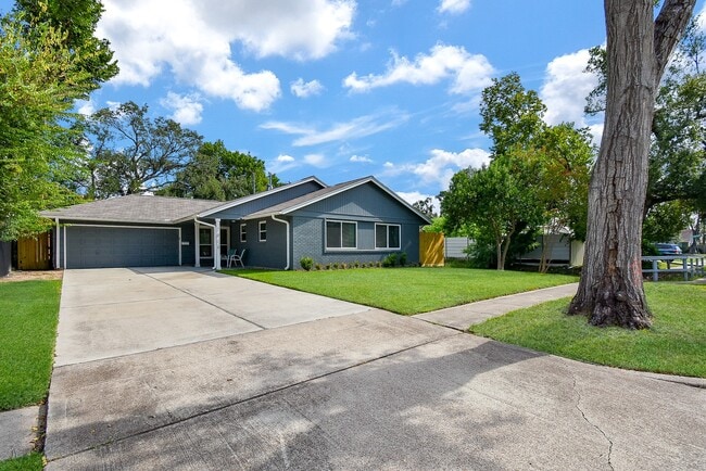7926 Ridgeview Dr in Houston, TX - Building Photo - Building Photo