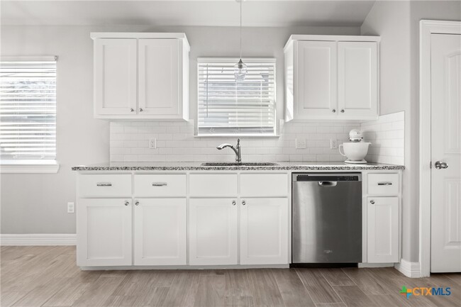property at 1519 Curlew Ln