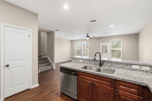 112 Artesian Way in Roman Forest, TX - Building Photo