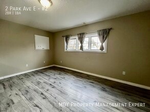 2 Park Ave E in Brantford, ON - Building Photo - Building Photo