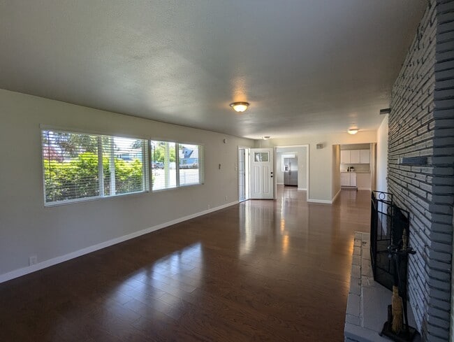 821 S 117th St, Unit 821 117th St S, Tacoma, WA 98444 in Tacoma, WA - Building Photo - Building Photo