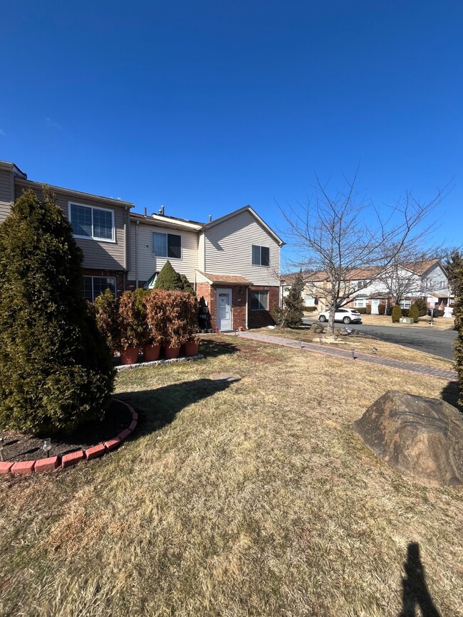 6 Revere Ln in Staten Island, NY - Building Photo - Building Photo