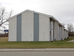 Centre Square Apartments in Sauk Centre, MN - Building Photo - Building Photo