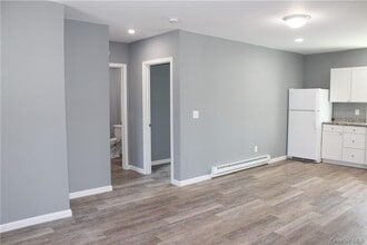 3144 US-9W in New Windsor, NY - Building Photo - Building Photo