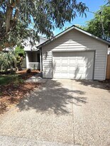 415 Hilda St in Oregon City, OR - Building Photo