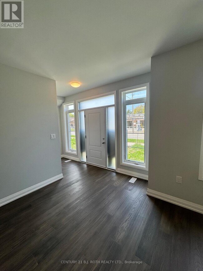 260-260 Eagle St in Newmarket, ON - Building Photo - Building Photo