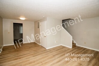 4871 Banbury Ct in Warrensville Heights, OH - Building Photo - Building Photo