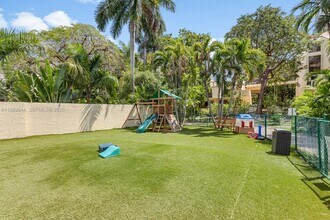 2400 Brickell Ave, Unit 103D in Miami, FL - Building Photo - Building Photo