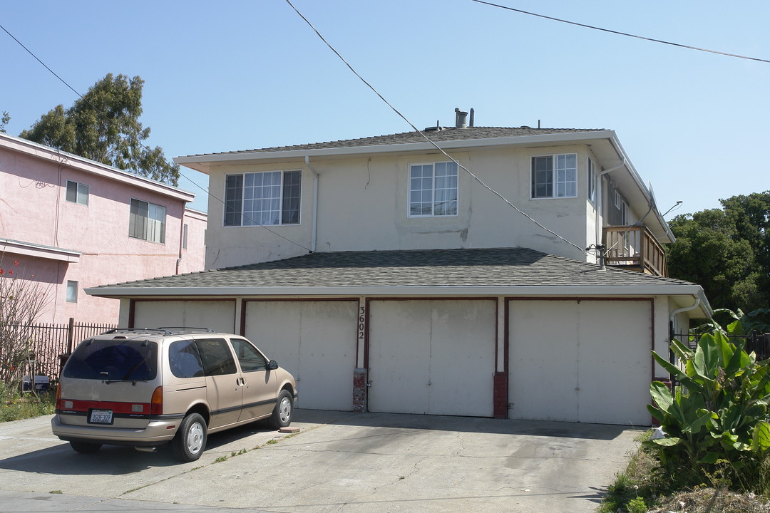 3602 Brookdale Ave in Oakland, CA - Building Photo