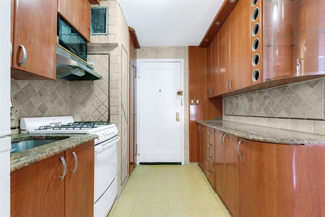 65-35 Yellowstone Blvd in Queens, NY - Building Photo - Building Photo
