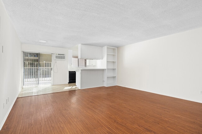 1011 N Palm Ave in West Hollywood, CA - Foto de edificio - Building Photo