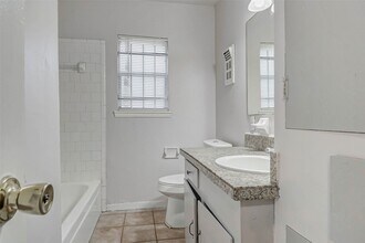 7302 England St in Houston, TX - Building Photo - Building Photo