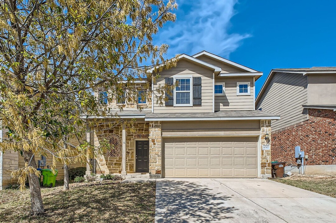 10507 Royal Estate in San Antonio, TX - Building Photo