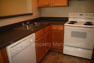 300 Riverbend Dr in Charlottesville, VA - Foto de edificio - Building Photo