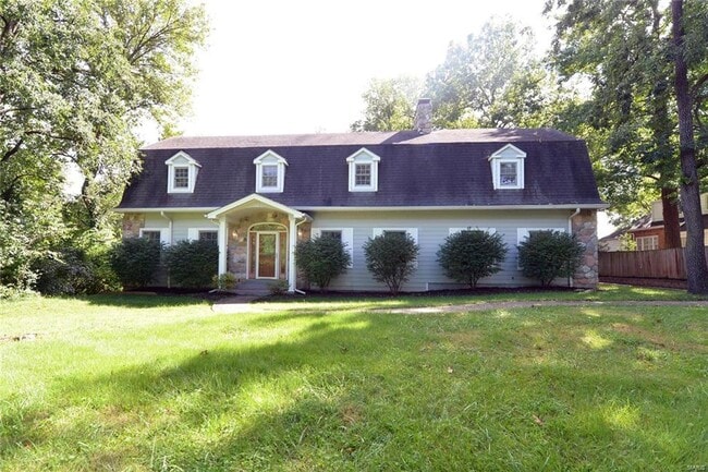 property at 8940 Ladue Rd