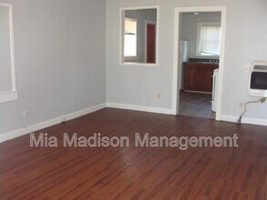 1226 E Henry St in Savannah, GA - Building Photo - Building Photo