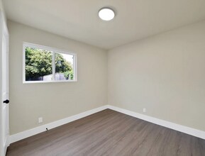 306 Renfro St in Grand Prairie, TX - Building Photo - Building Photo