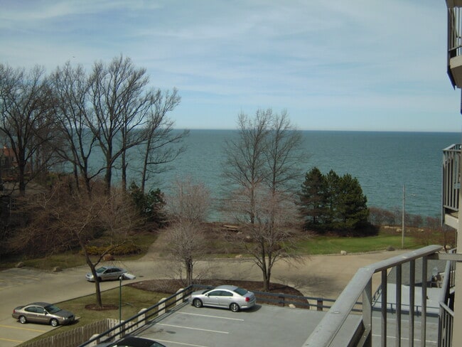 12900 Lake Ave, Unit 418 in Lakewood, OH - Building Photo - Building Photo