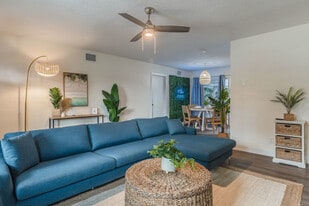 11707 108th St in Largo, FL - Building Photo