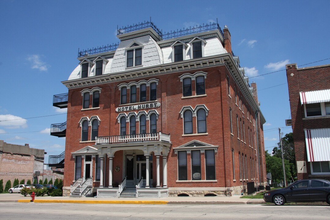 Hurst Hotel Apartments in Maquoketa, IA - Building Photo