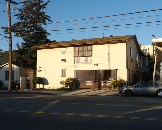 5237 Cahuenga Blvd in North Hollywood, CA - Building Photo - Building Photo