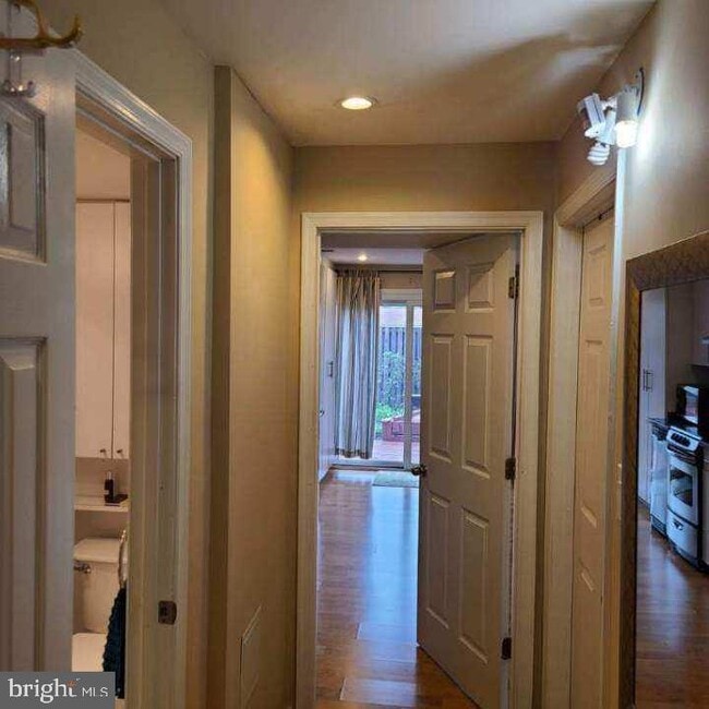 107 Oak Shade Rd in Gaithersburg, MD - Building Photo - Building Photo