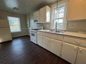 1329 N Lewis Pl in Tulsa, OK - Building Photo - Building Photo