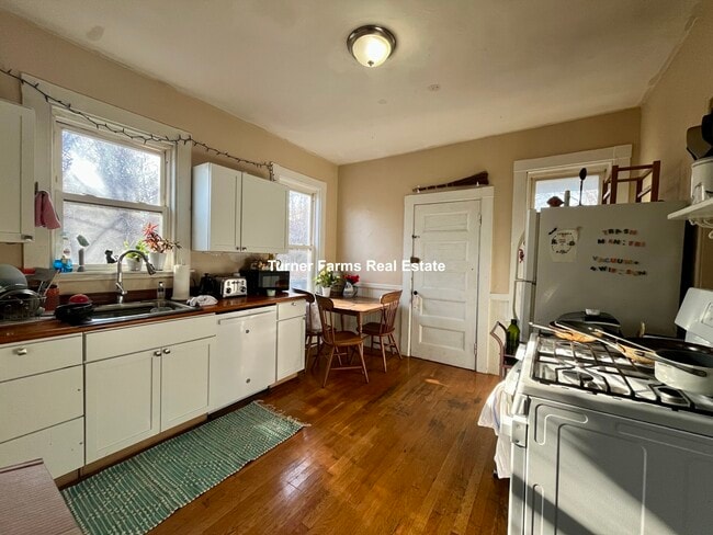 803 Parker St, Unit 3