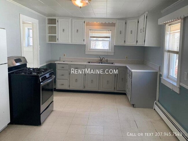 322 Grove St in Bangor, ME - Foto de edificio - Building Photo