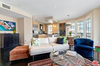 556 Caruso Ave in Glendale, CA - Building Photo - Building Photo