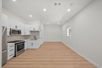 2333 Ridge View Dr in San Diego, CA - Building Photo - Building Photo