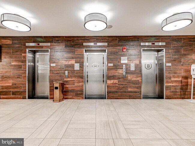 property at 105 W 39th St