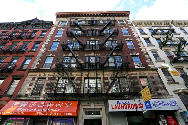 119-121 Elizabeth St in New York, NY - Foto de edificio - Building Photo