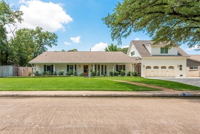 2406 Blue Water Ln