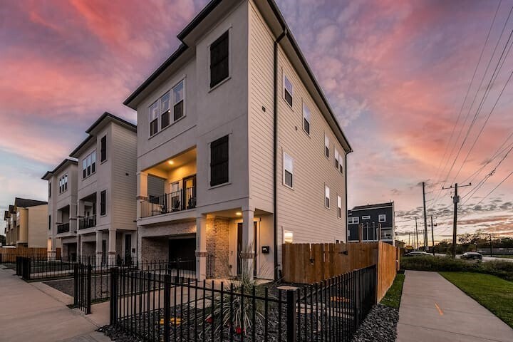 2604 McIlhenny St in Houston, TX - Building Photo