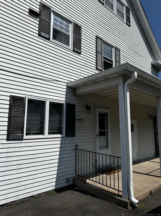 22 Hungerford Ave in Watertown, CT - Building Photo - Building Photo