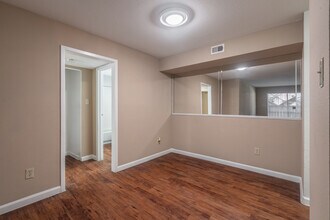 Walnut Terrace Apartments in Houston, TX - Building Photo - Interior Photo