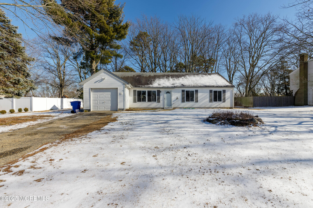 869 Tudor Dr in Toms River, NJ - Building Photo