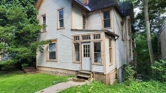 137 South Ave in Bradford, PA - Building Photo